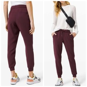 Lululemon On the Fly Jogger *Woven Cassis